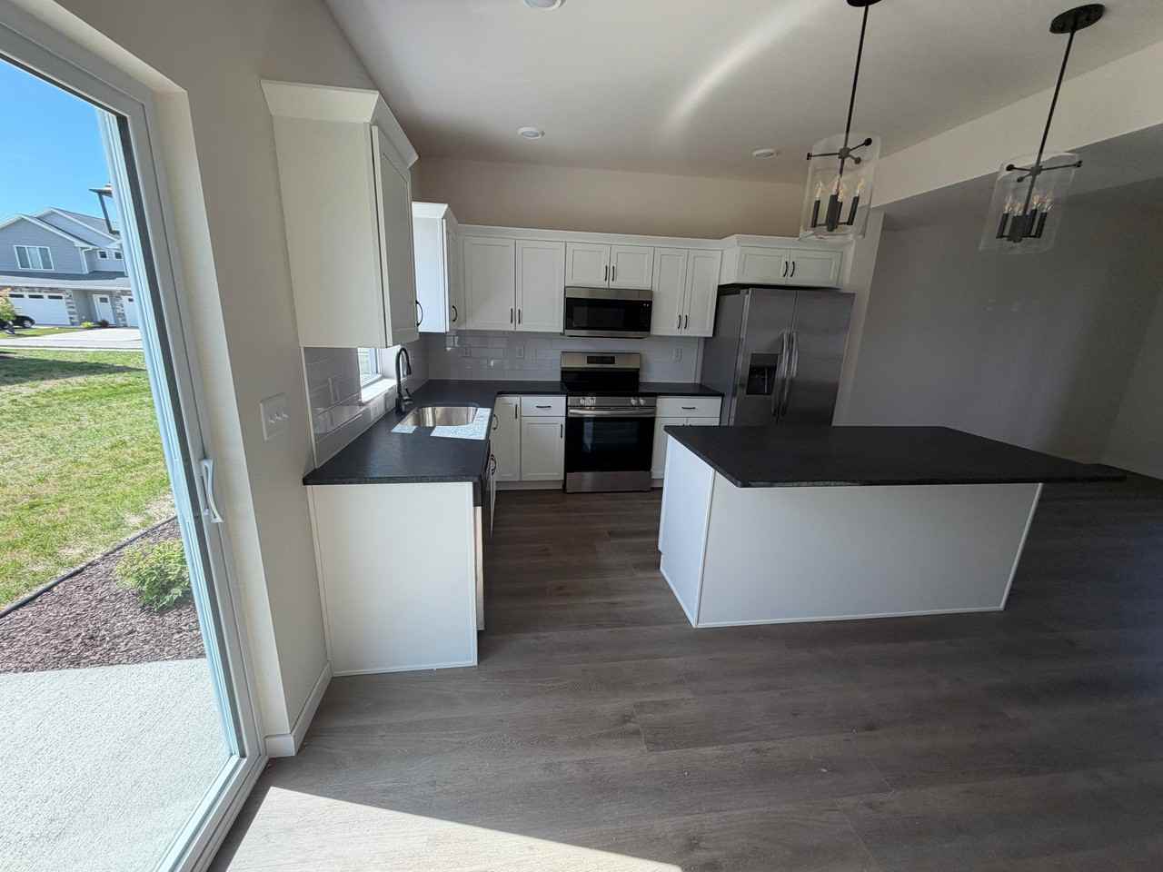 1648 Aspen Ct - Photo 4 of 17