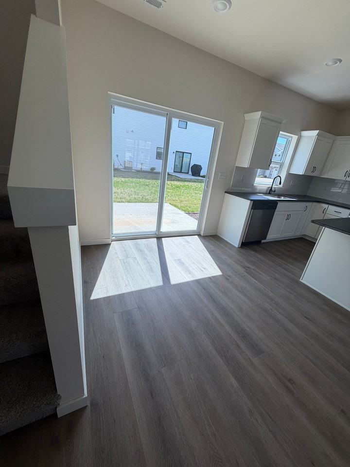 1648 Aspen Ct - Photo 7 of 17