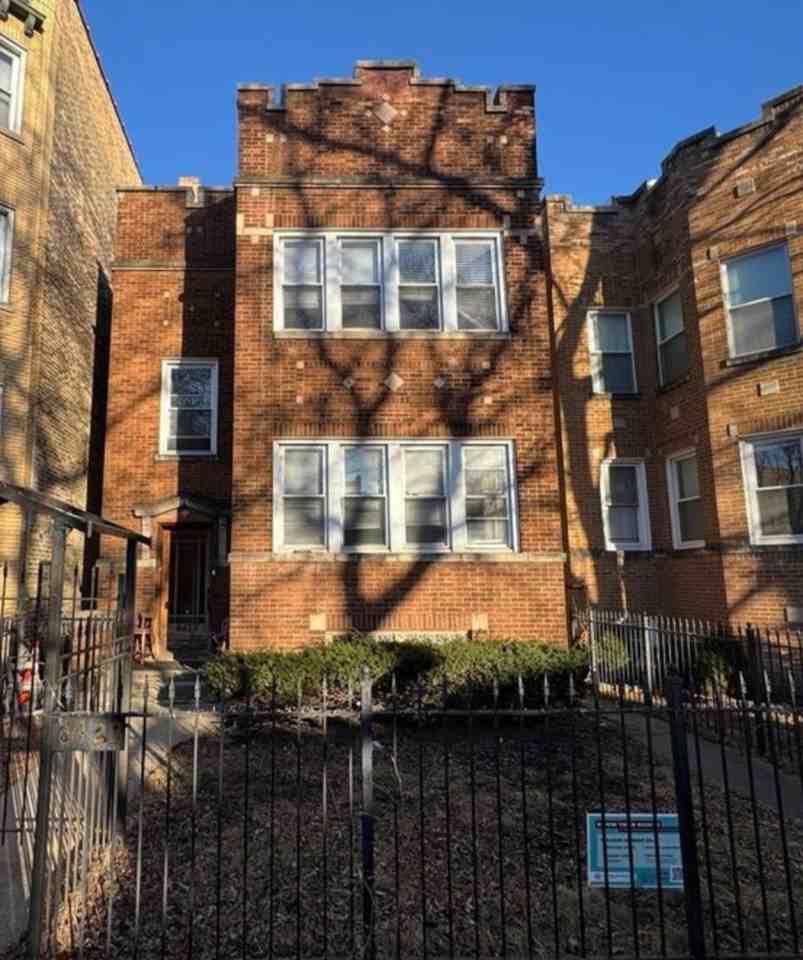 6423 N Leavitt St #2S - Photo 4 of 7