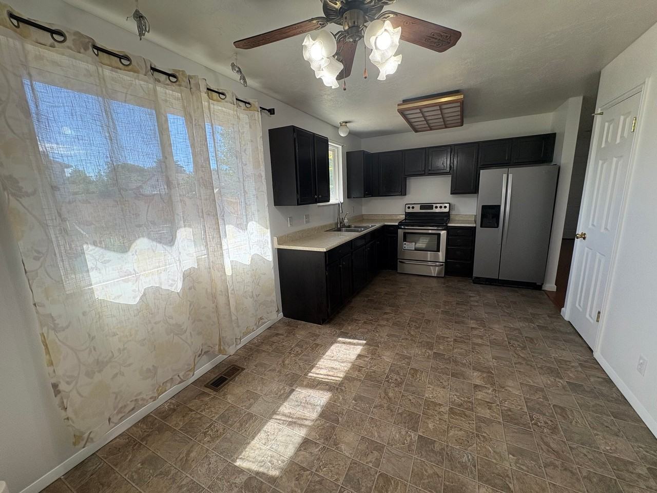 6586 Sw - Photo 2 of 5