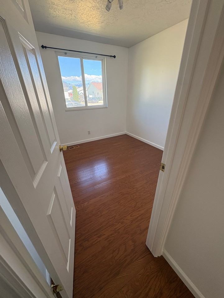 6586 Sw - Photo 3 of 5