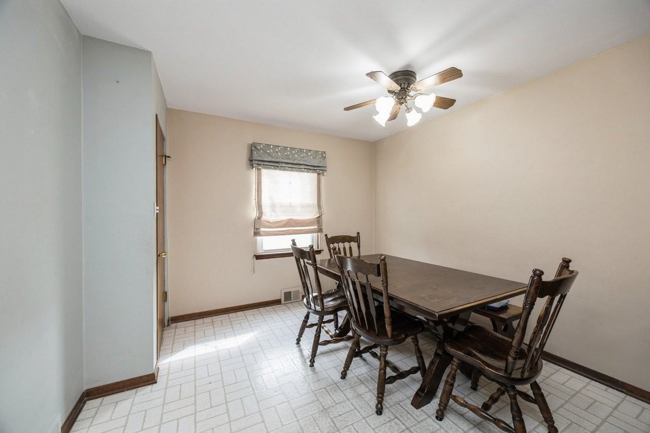3407 S 53rd Ct - Photo 3 of 9