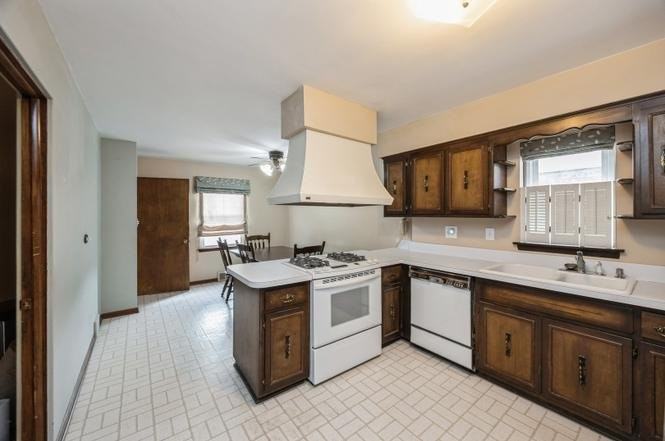 3407 S 53rd Ct - Photo 4 of 9