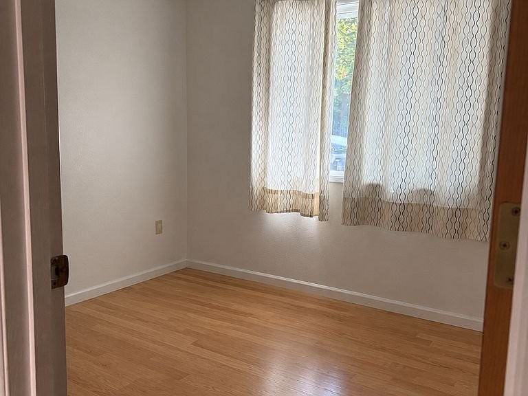 311 Ash St - Photo 5 of 17