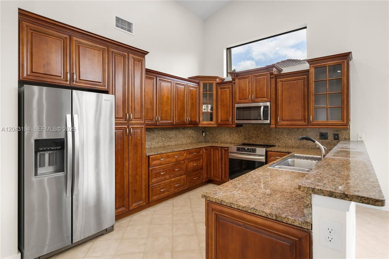 1087 Deerwood Ln