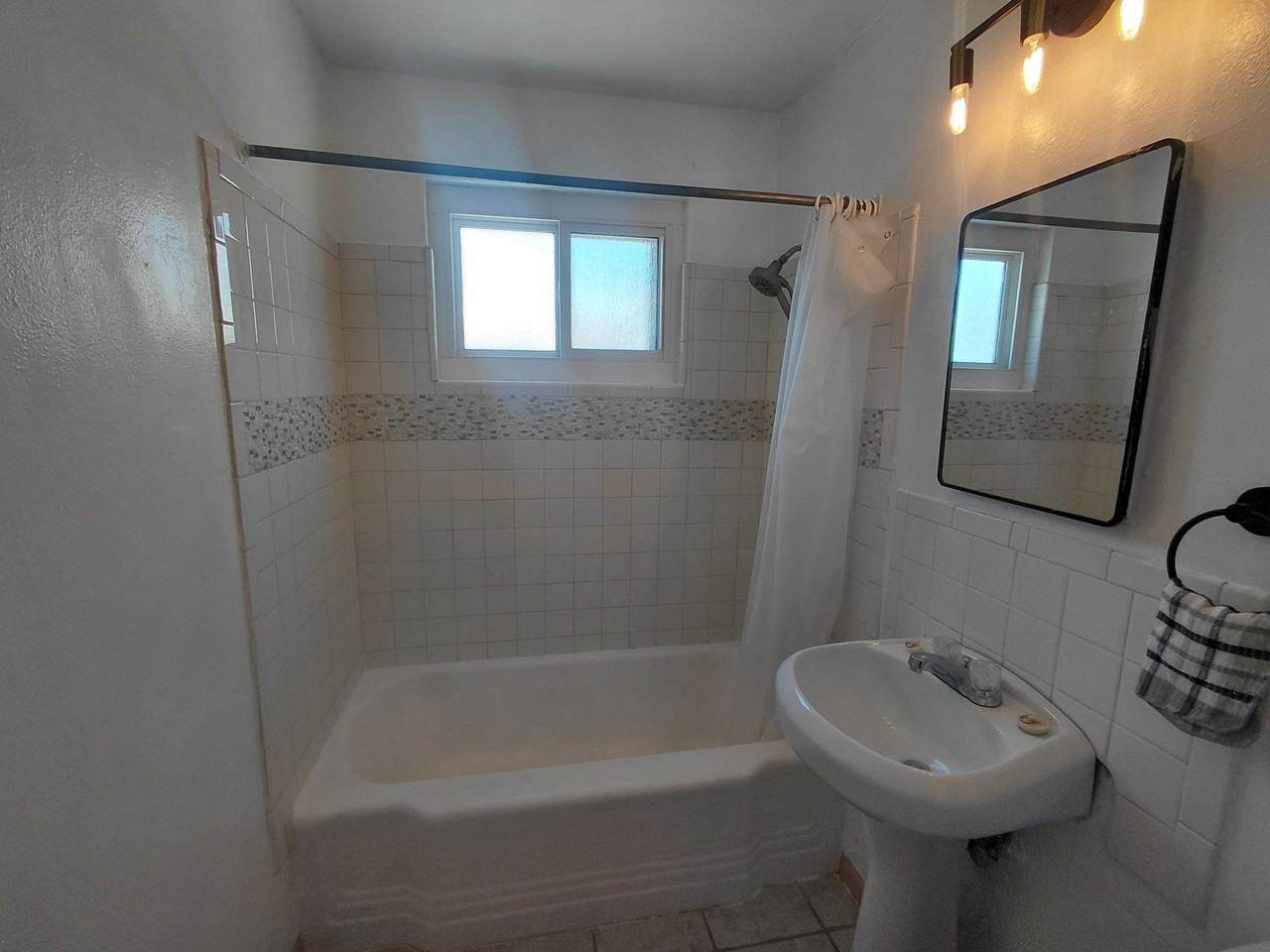 1304 Spence Ave Se - Photo 2 of 16