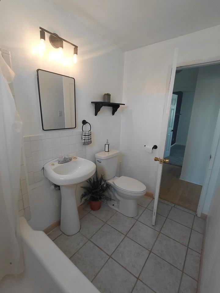 1304 Spence Ave Se - Photo 3 of 16