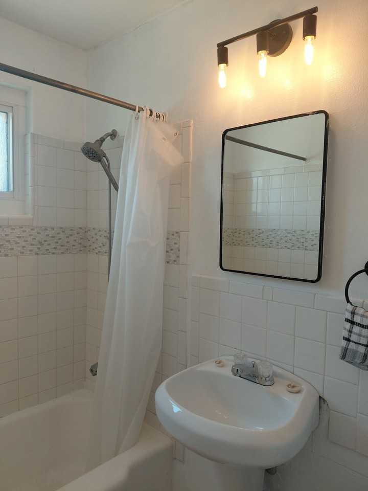 1304 Spence Ave Se - Photo 4 of 16