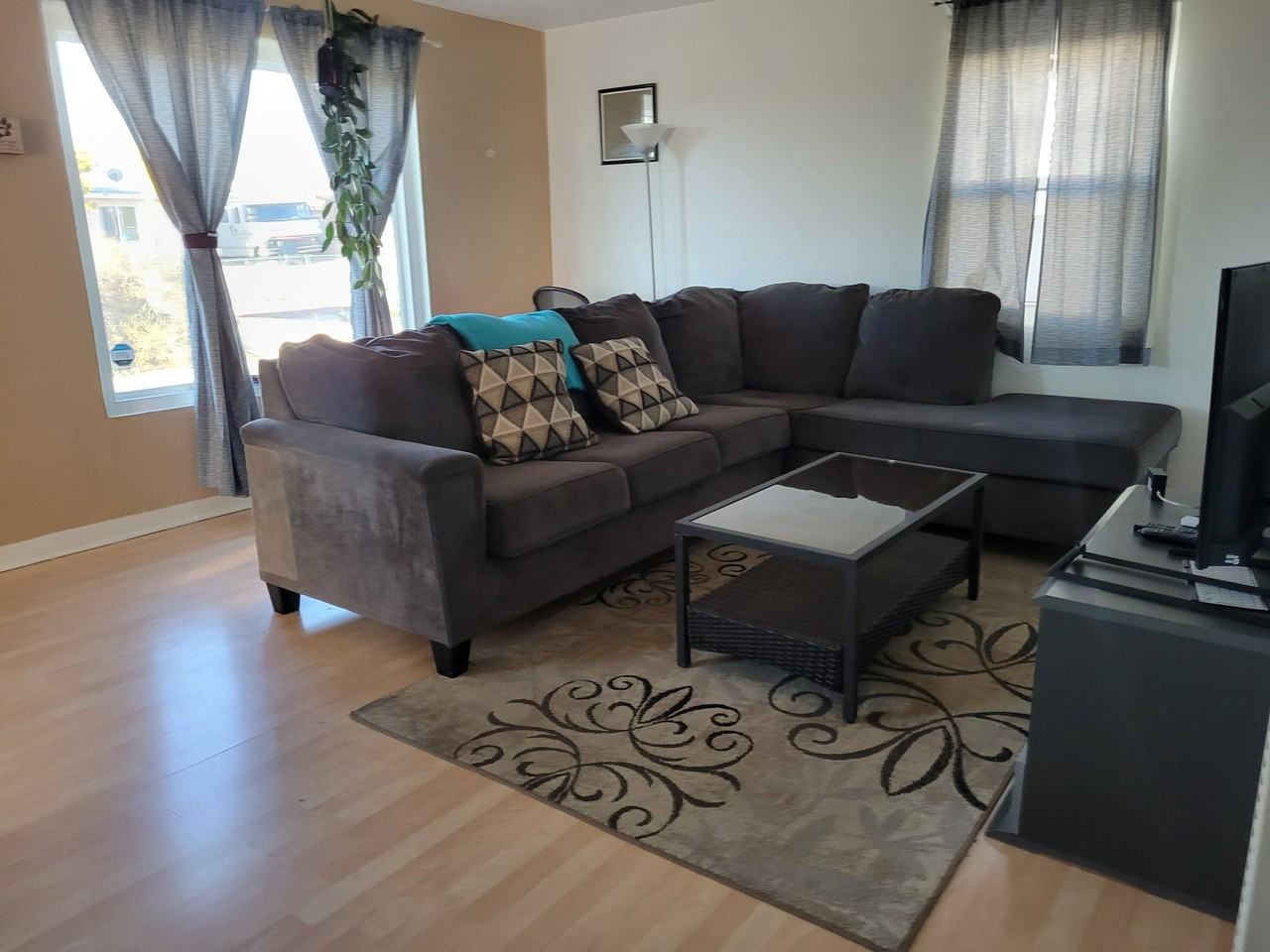 1304 Spence Ave Se - Photo 5 of 16