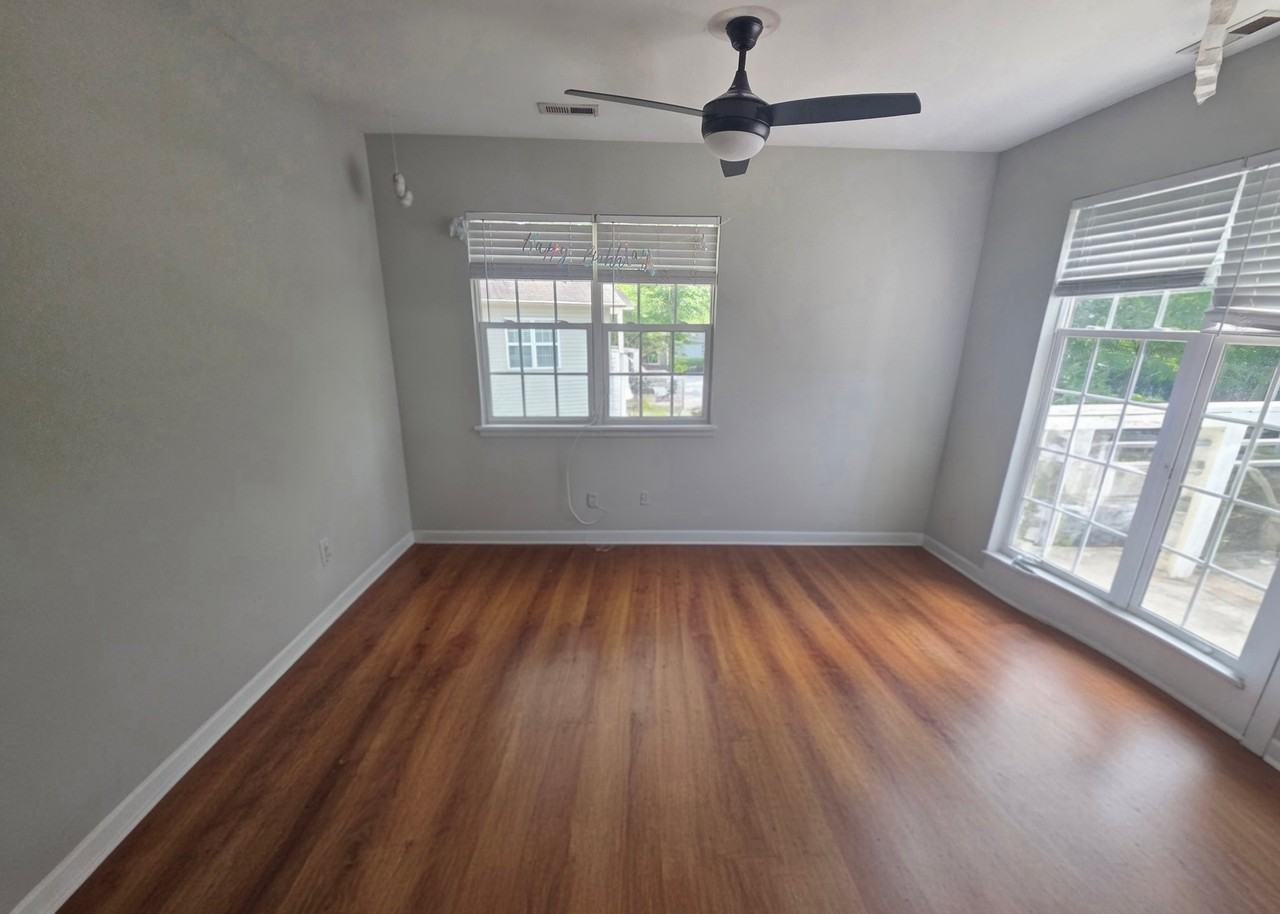 318 Brickle Ave - Photo 4 of 9