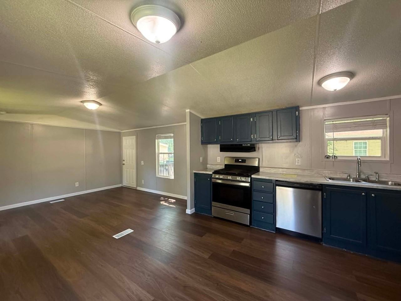 1236 N Oaklane Rd #131 - Photo 2 of 4