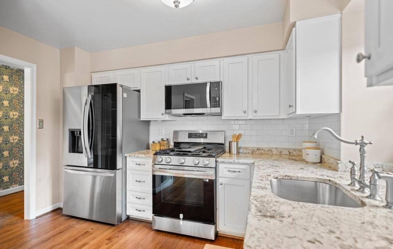 3006 Federal Hill Dr - Photo 4 of 13