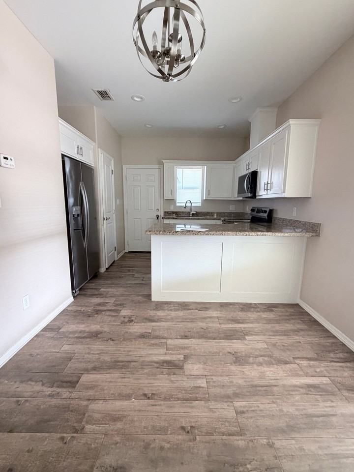 1725 W Harrison St #2 - Photo 4 of 16