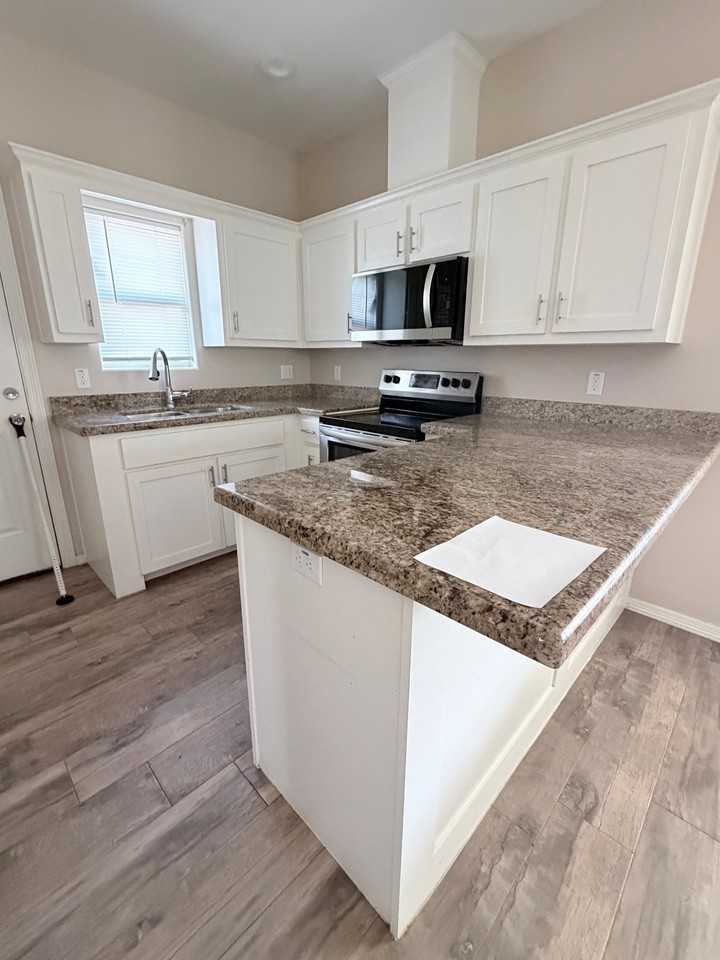 1725 W Harrison St #2 - Photo 5 of 16