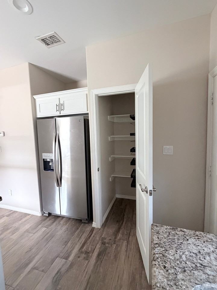 1725 W Harrison St #2 - Photo 6 of 16