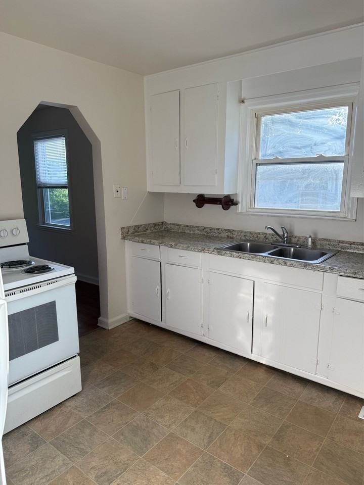 3821 Vermont Ave Nw - Photo 2 of 8