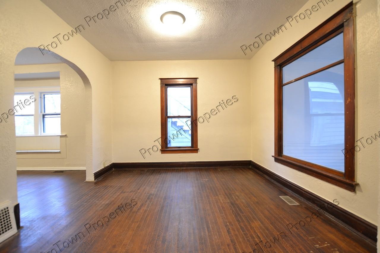 724 East Washington Street - Photo 2 of 10