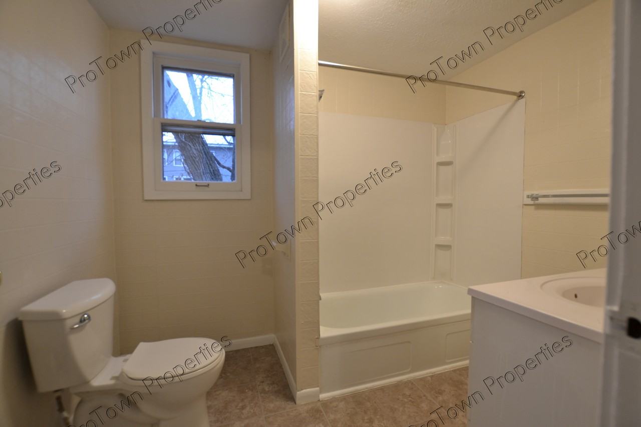 724 East Washington Street - Photo 7 of 10