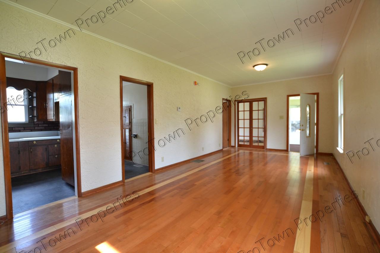 314 South Illinois Street - Photo 2 of 9