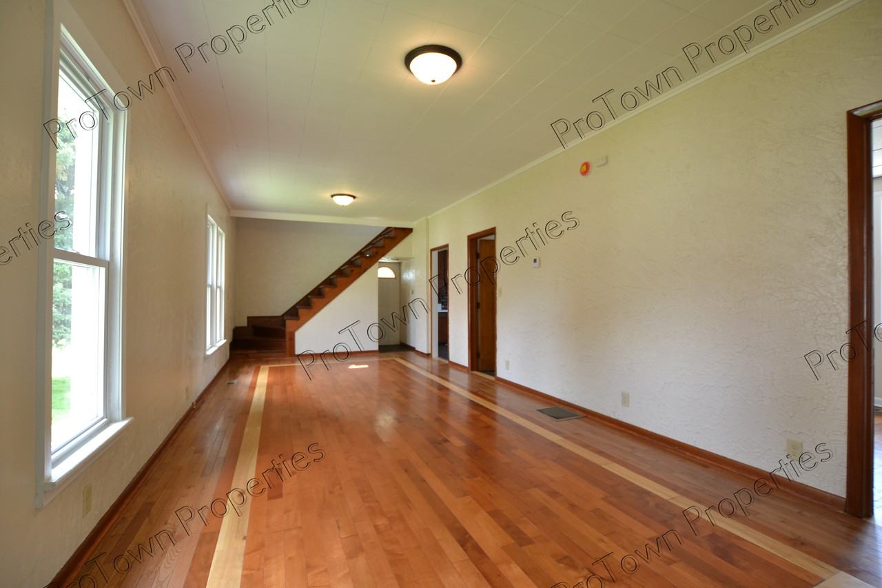 314 South Illinois Street - Photo 3 of 9