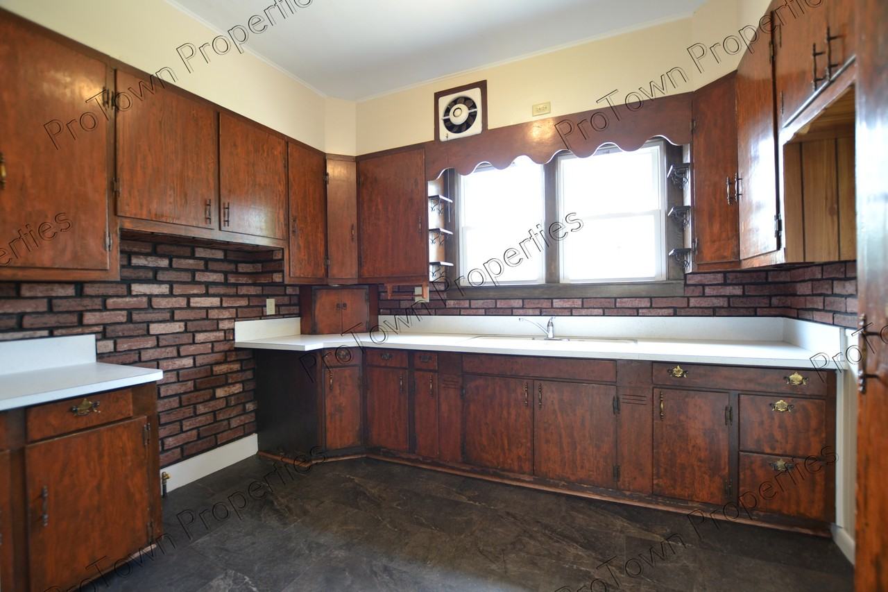 314 South Illinois Street - Photo 5 of 9