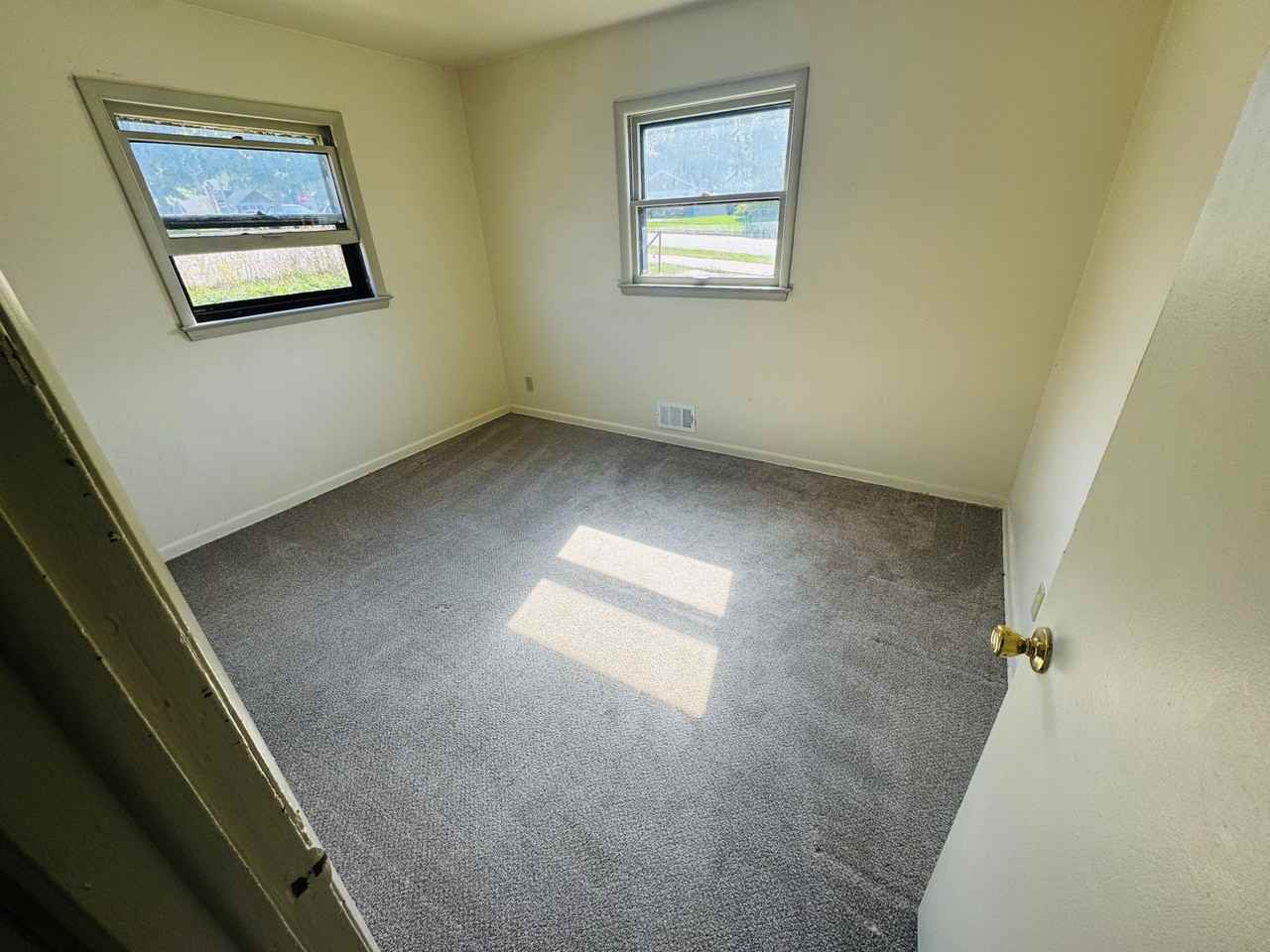Pine Point Apartments - Photo 6 of 8