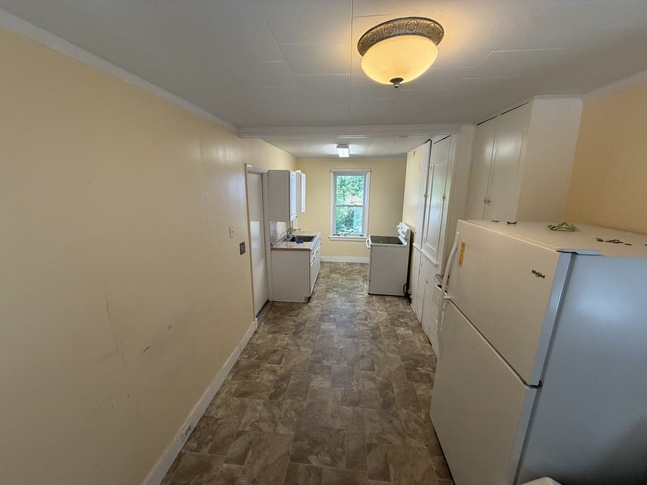 17 Oak Ct #2 - Photo 3 of 6