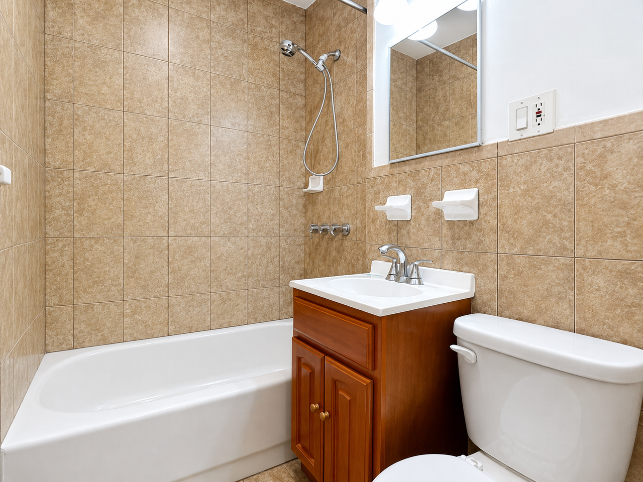 607 Gates Ave #4 - Photo 3 of 5