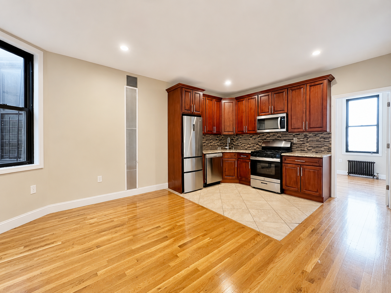 607 Gates Ave #4 - Photo 4 of 5