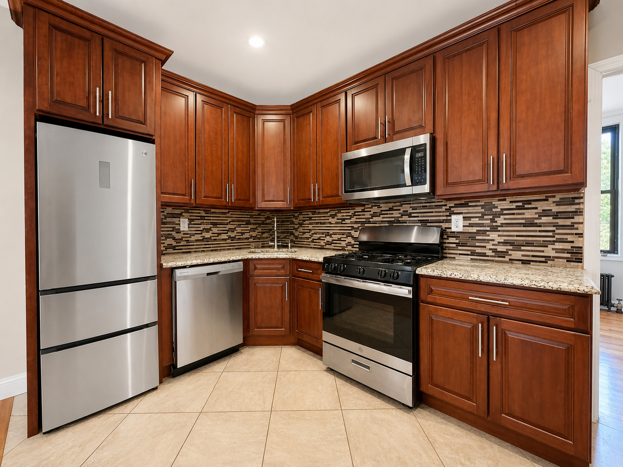 607 Gates Ave #4 - Photo 5 of 5