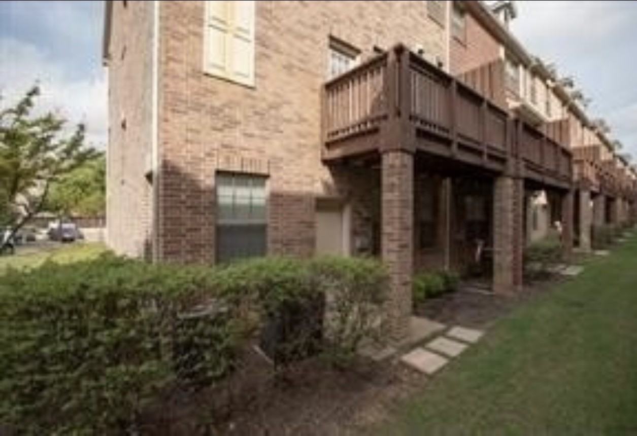 1421 Fox Run Dr #NA - Photo 5 of 32