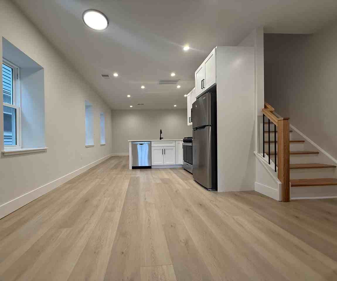 160 Main St #4 - Photo 4 of 34