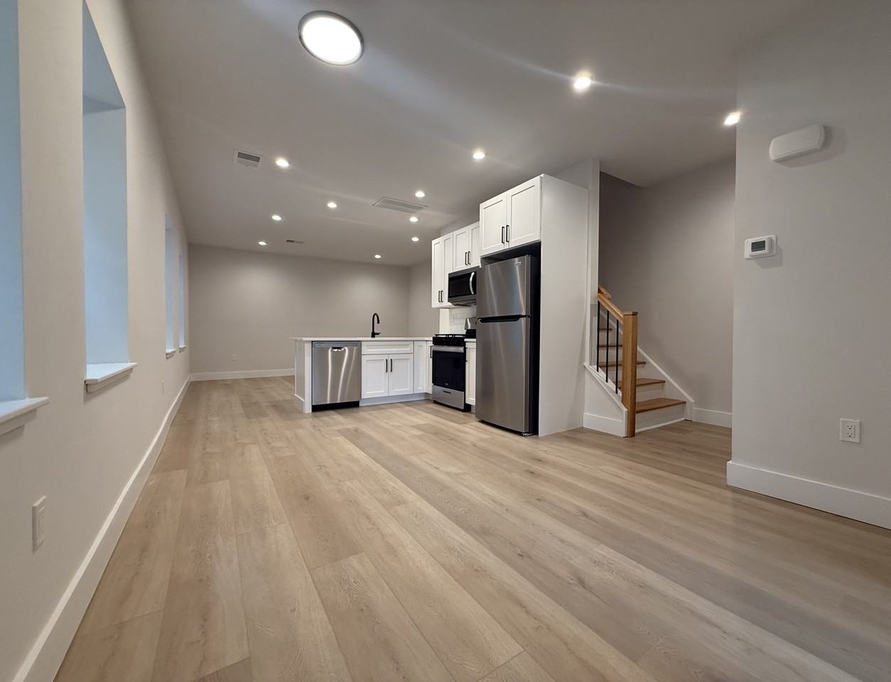 160 Main St #4 - Photo 3 of 34