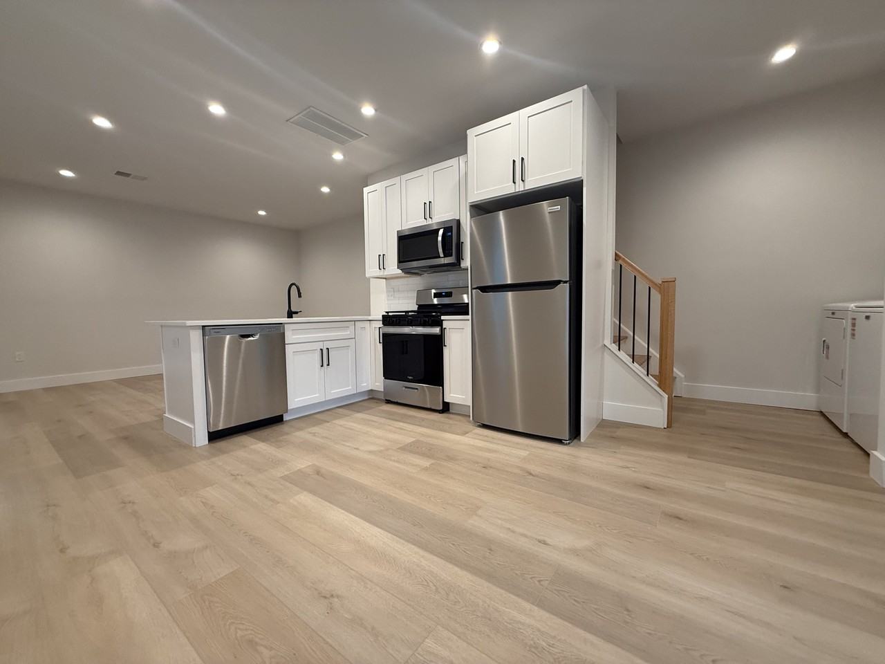 160 Main St #4 - Photo 7 of 34
