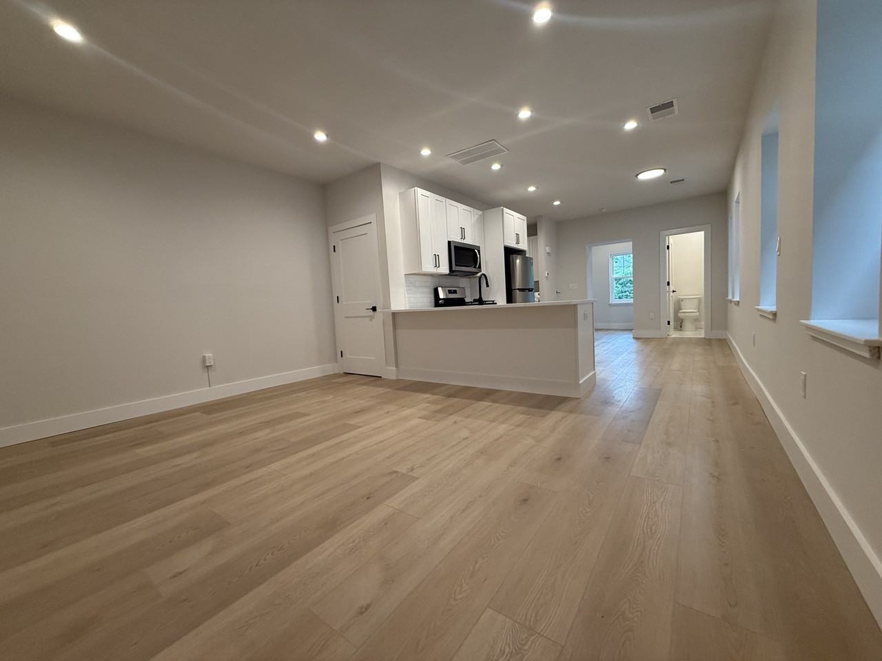 160 Main St #4 - Photo 6 of 34