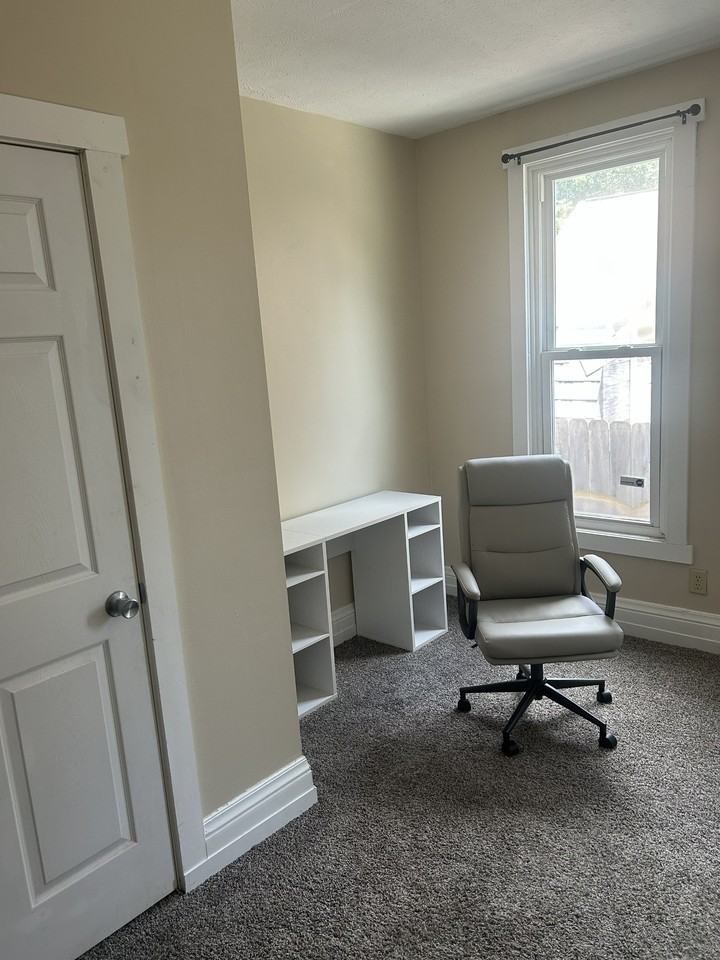 2144 W 5th St #4 - Photo 5 of 15