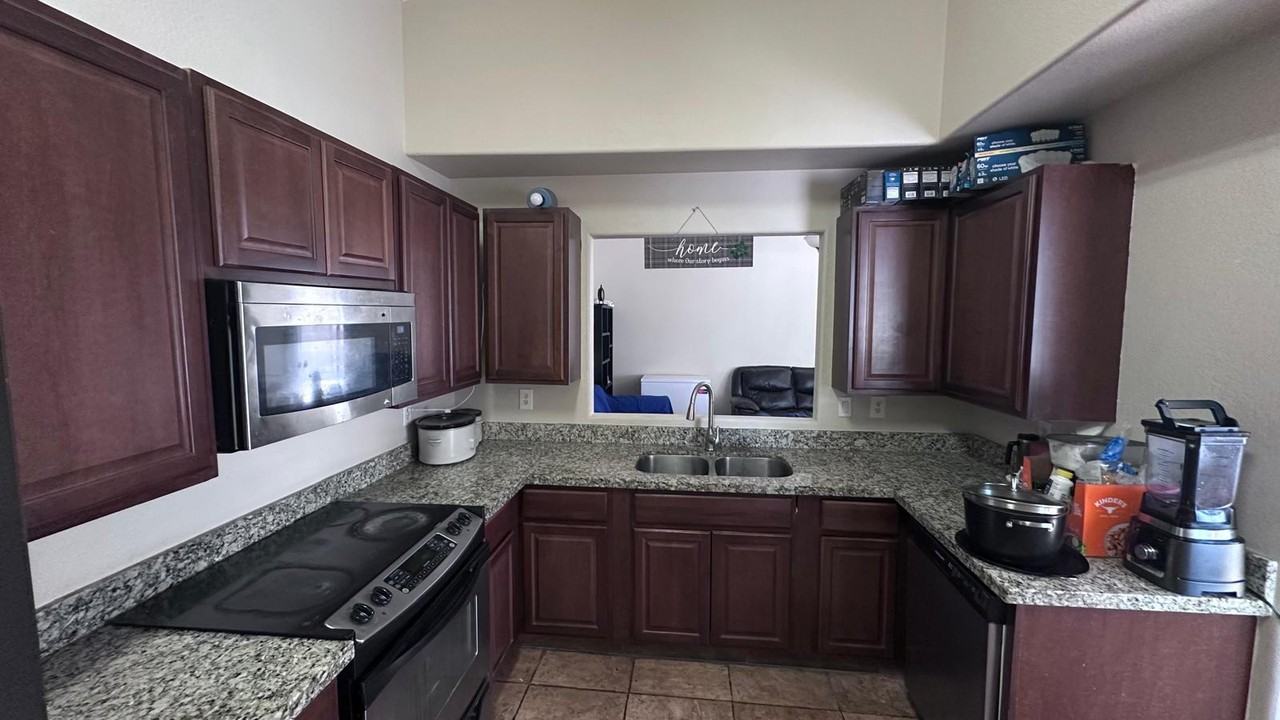 13145 W Desert Ln #NA - Photo 3 of 14