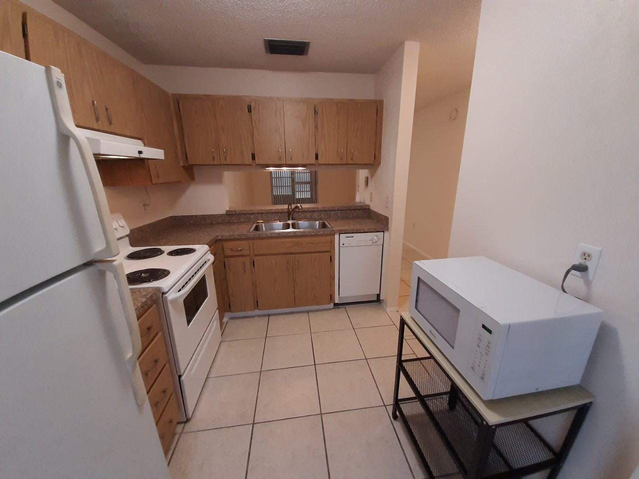 2910 Wainwright Ct - Photo 3 of 13