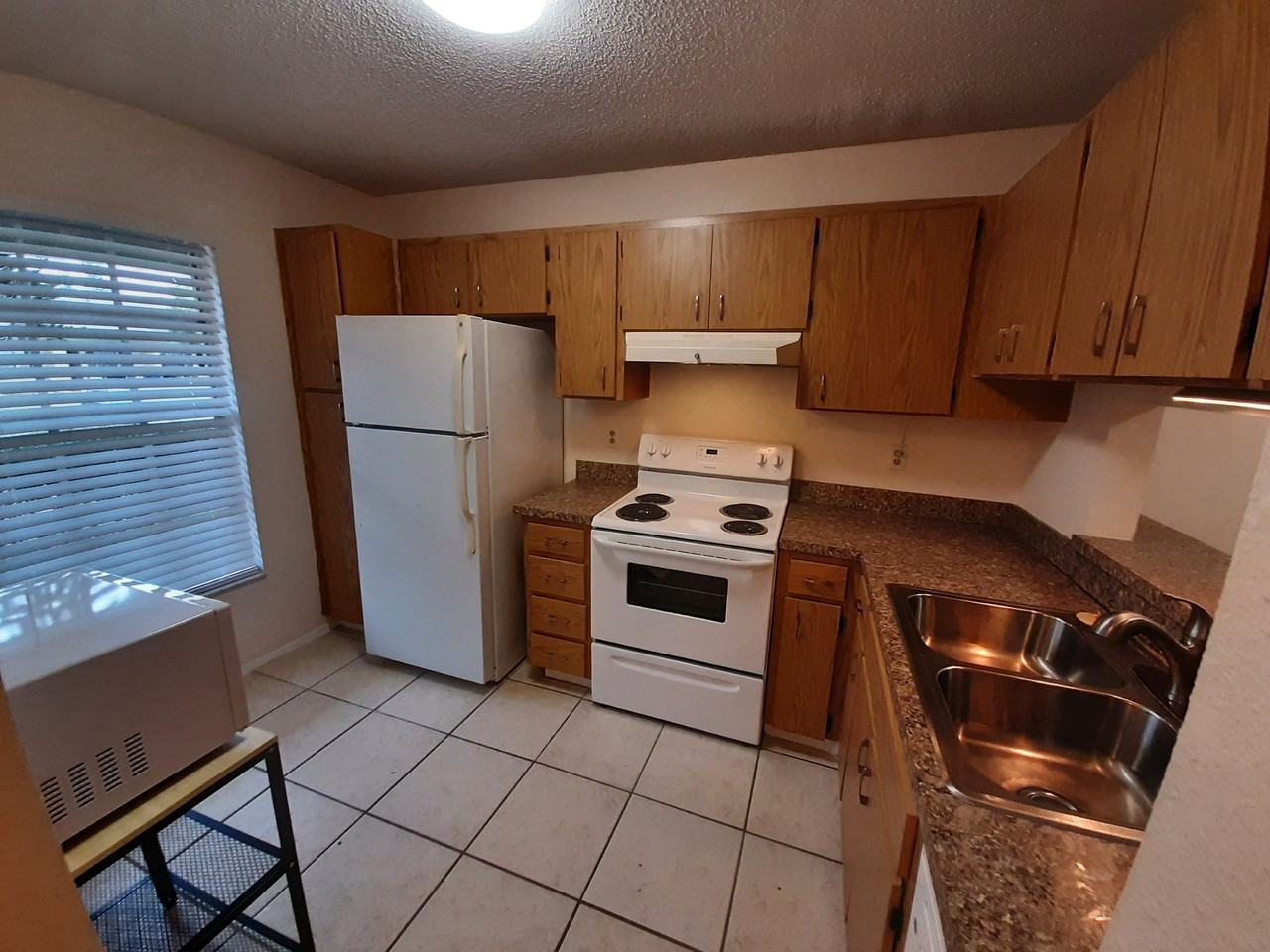 2910 Wainwright Ct - Photo 4 of 13