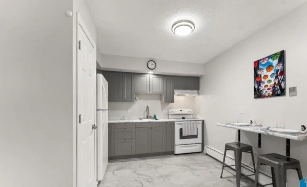 101 S Holly Ave #2 - Photo 2 of 4