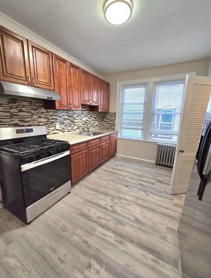 27 Colleen St #1R - Photo 5 of 13