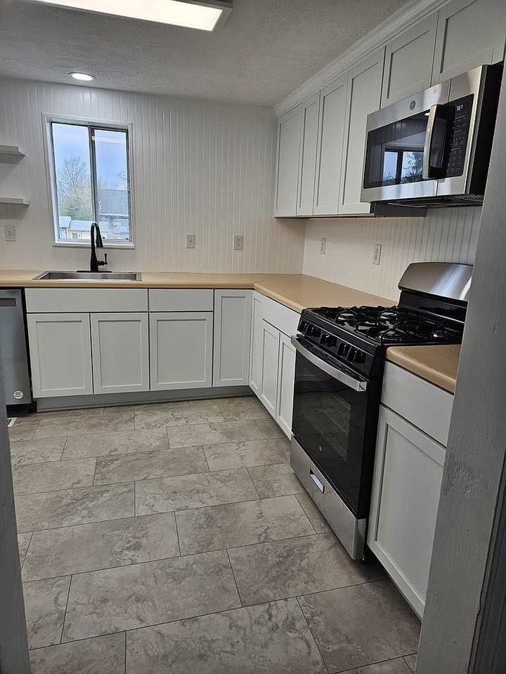1552 Jefferson Ave #NA - Photo 3 of 9