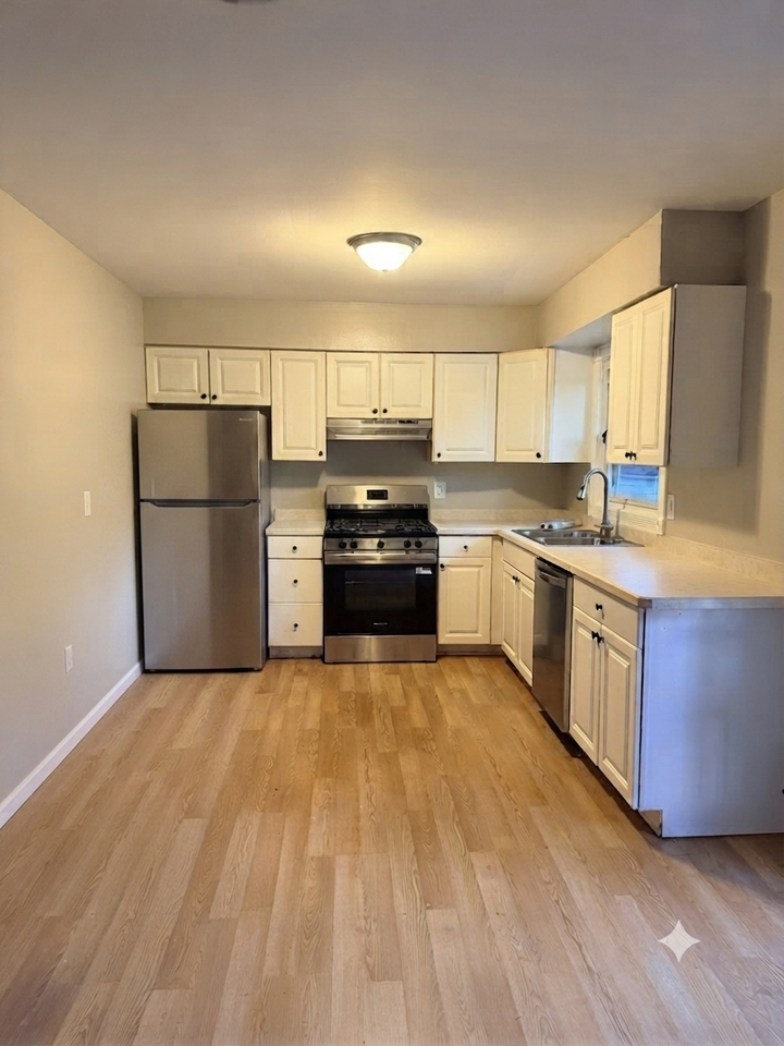 917 Park St #917 - Photo 2 of 10