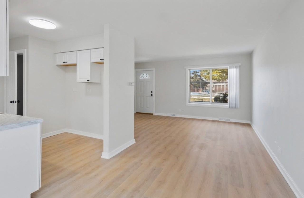 5085 Euclid Ln - Photo 4 of 6