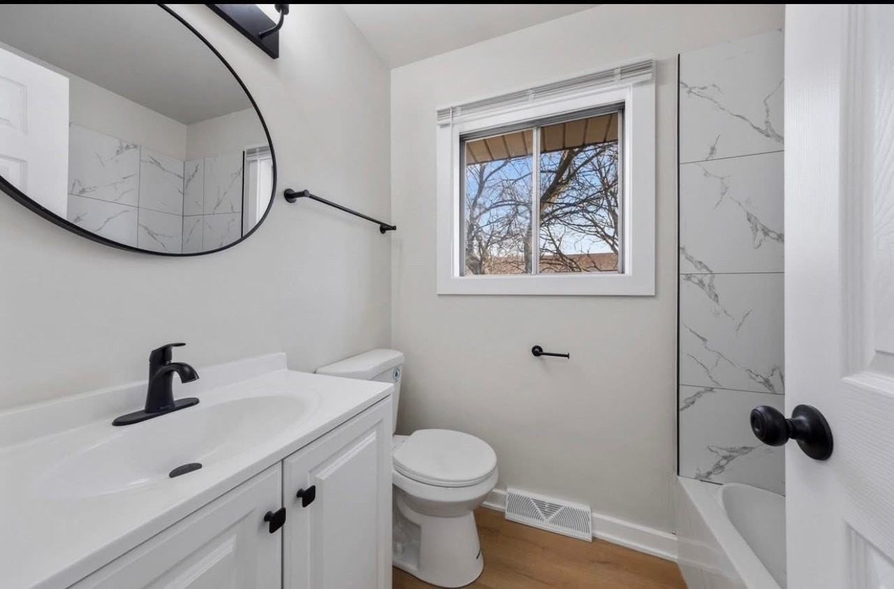 5085 Euclid Ln - Photo 3 of 6