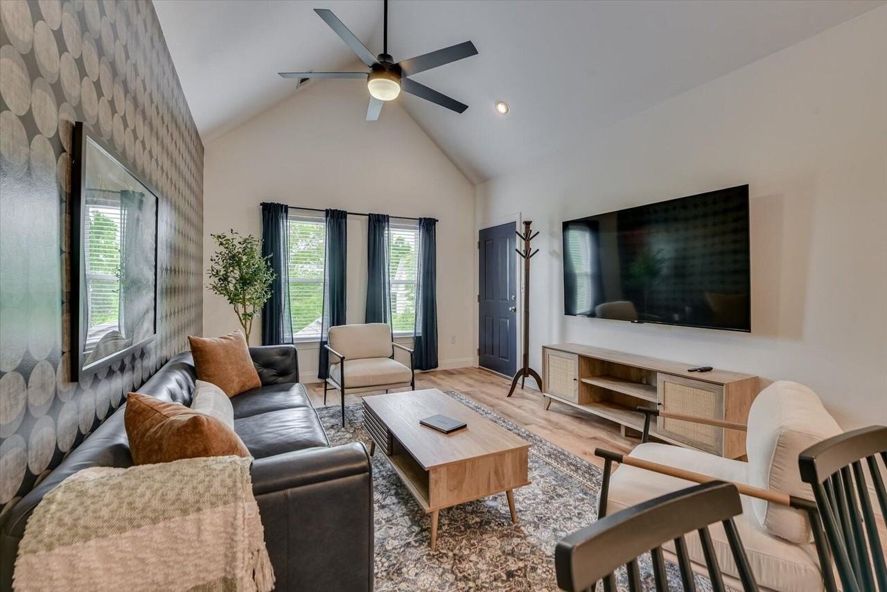 351 Landing Dr - Photo 4 of 28