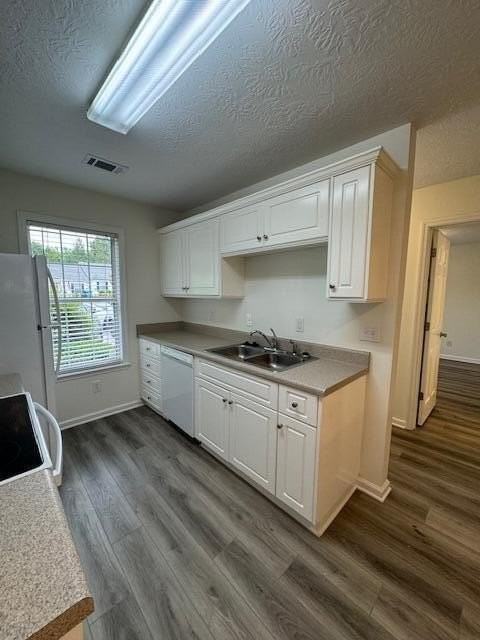 133 Hillsborough Ln - Photo 3 of 14