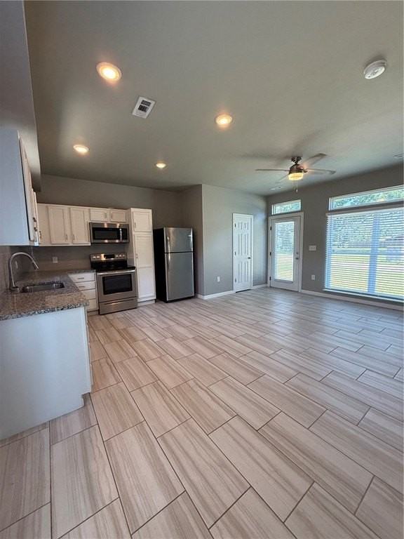 402 E Hemlock St - Photo 3 of 15