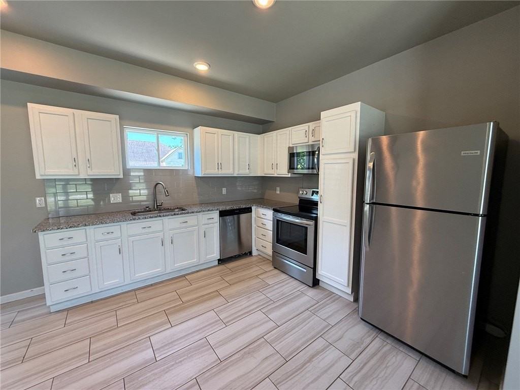 402 E Hemlock St - Photo 6 of 15