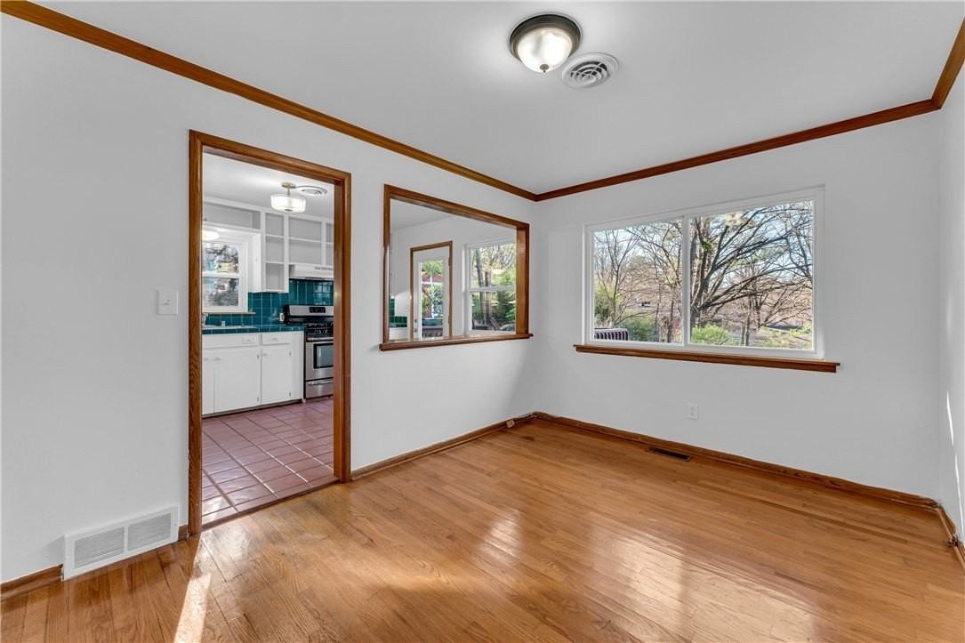 515 W Holly St - Photo 7 of 33